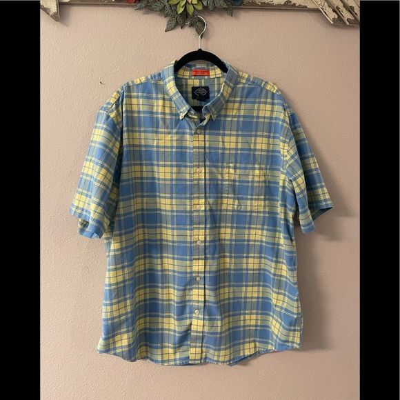 St. John's Bay Other - St. John’s Bay - Men’s performance button down shirt